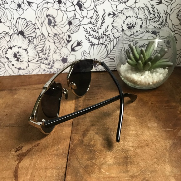 Tri-colored lens sunglasses with case - Picture 4 of 7